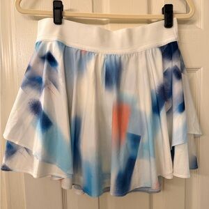 Lululemon Athletica court rival HR tie die